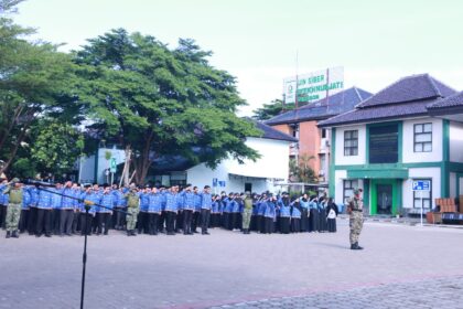 PJJ Sejarah Peradaban Islam Ikuti Upacara Hari Guru Nasional 2025 Bertema “Merawat Semesta dengan Cinta” di Lapangan UIN Siber Syekh Nurjati Cirebon